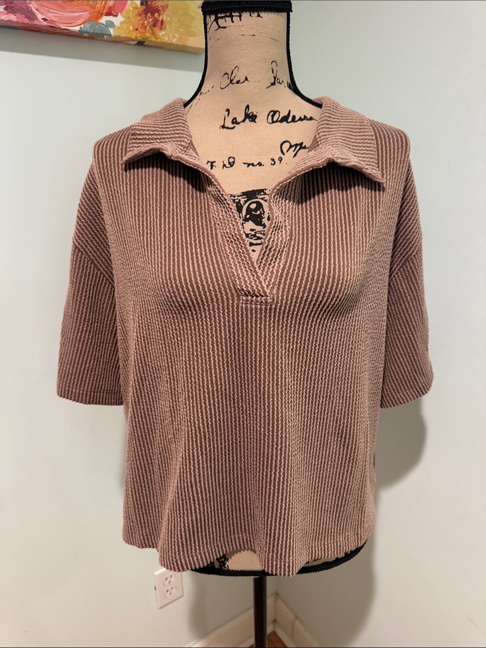 Ella Blue size medium Ribbed V-Neck Polo Top in Dusty Brown